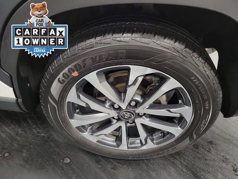 Used 2023 Toyota Corolla Cross XLE AWD/4WD image 12