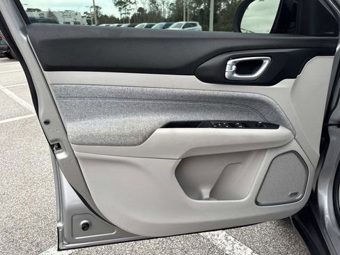 Used 2022 Jeep Compass Latitude w/ Sun and Sound Group image 17