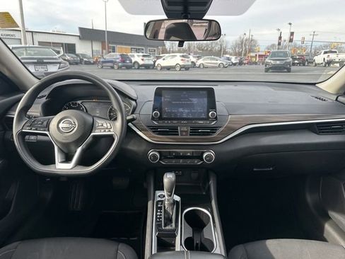 Used 2024 Nissan Altima 2.5 SV image 24