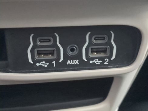 Certified 2022 Chrysler Voyager LX image 23