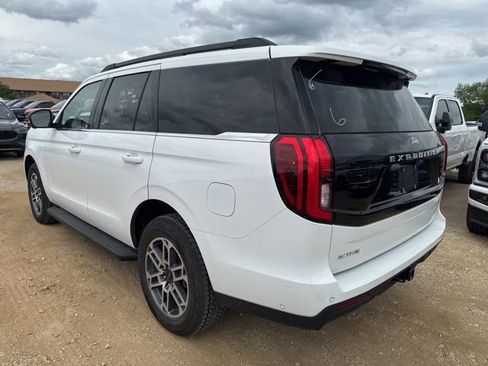 Used 2025 Ford Expedition Active AWD/4WD image 4