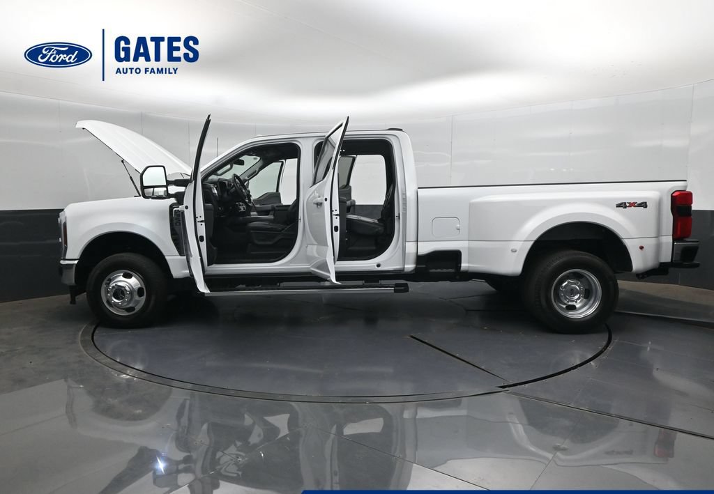 Used 2025 Ford F350 Lariat AWD/4WD image 54
