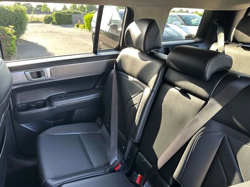 Used 2025 Hyundai Santa Fe SEL AWD/4WD image 41