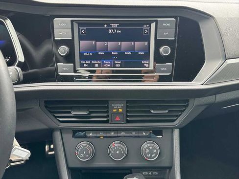 Used 2024 Volkswagen Jetta Sport image 23