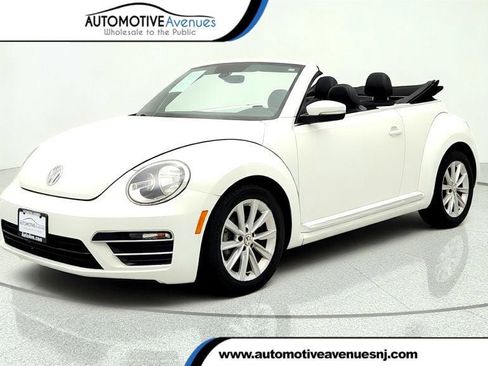 Used 2019 Volkswagen Beetle 2.0T SE FWD image 1