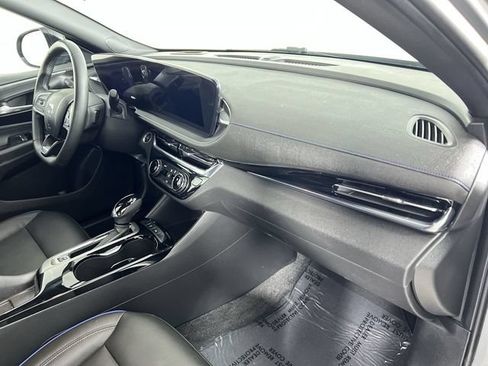 Used 2024 Buick Envista Sport Touring FWD image 27