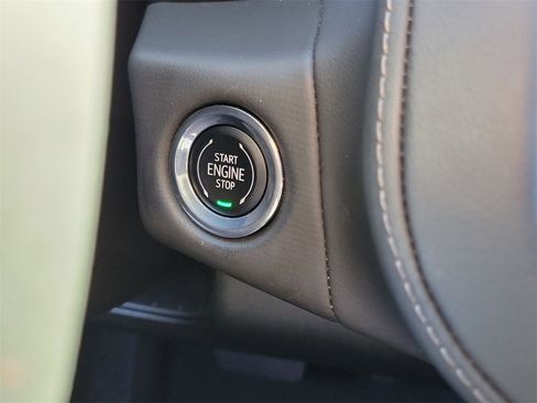 Used 2023 GMC Yukon XL SLT w/ SLT Luxury Package image 17