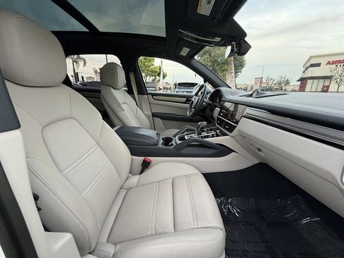 Used 2023 Porsche Cayenne S Platinum w/ Premium Package Plus AWD/4WD image 49