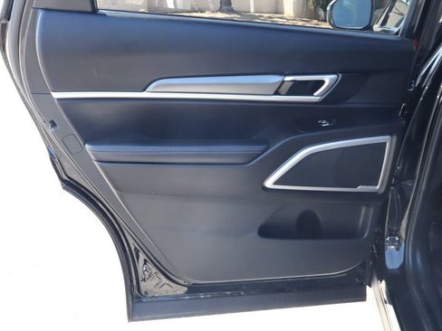 Used 2022 Kia Telluride LX FWD image 36