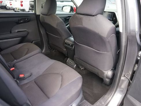 Used 2021 Toyota Highlander L FWD image 14