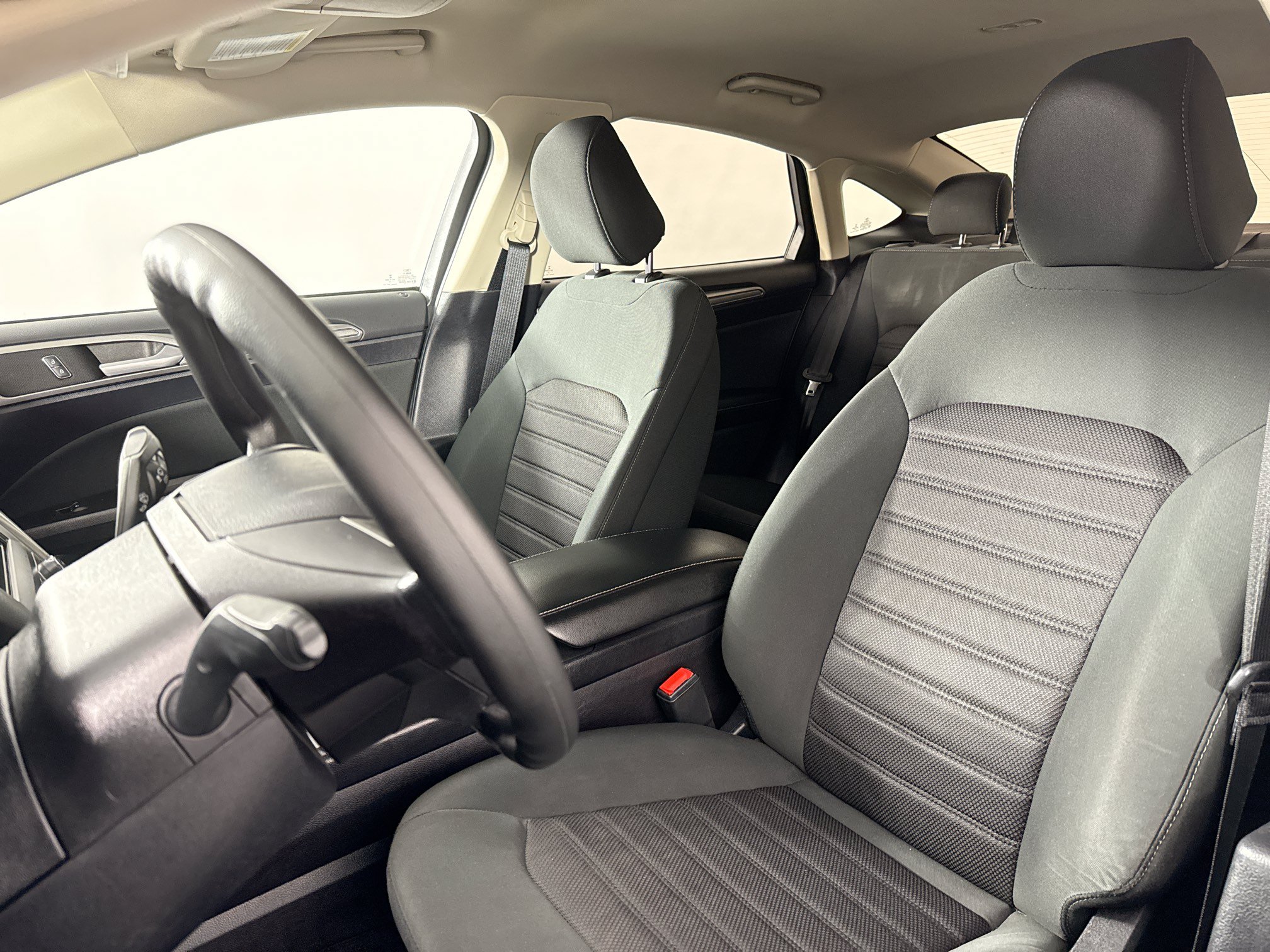 Used 2020 Ford Fusion SE FWD image 21
