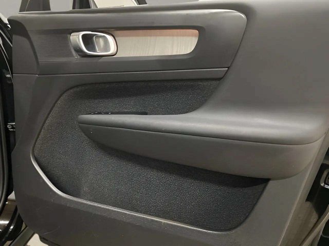 Used 2023 Volvo XC40 B4 Core w/ Convenience Package FWD image 71