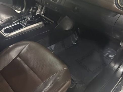 Used 2016 Toyota Tacoma Limited w/ Towing Package image 29