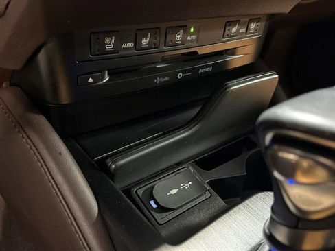 Used 2019 Lexus ES 350 w/ Premium Package image 26