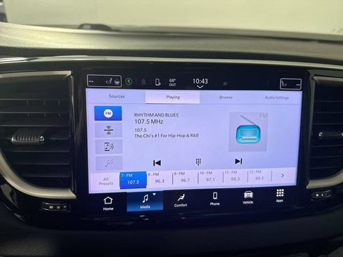 Used 2024 Chrysler Pacifica Touring-L FWD image 6