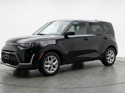 Used 2025 Kia Soul LX w/ LX Technology Package image 3