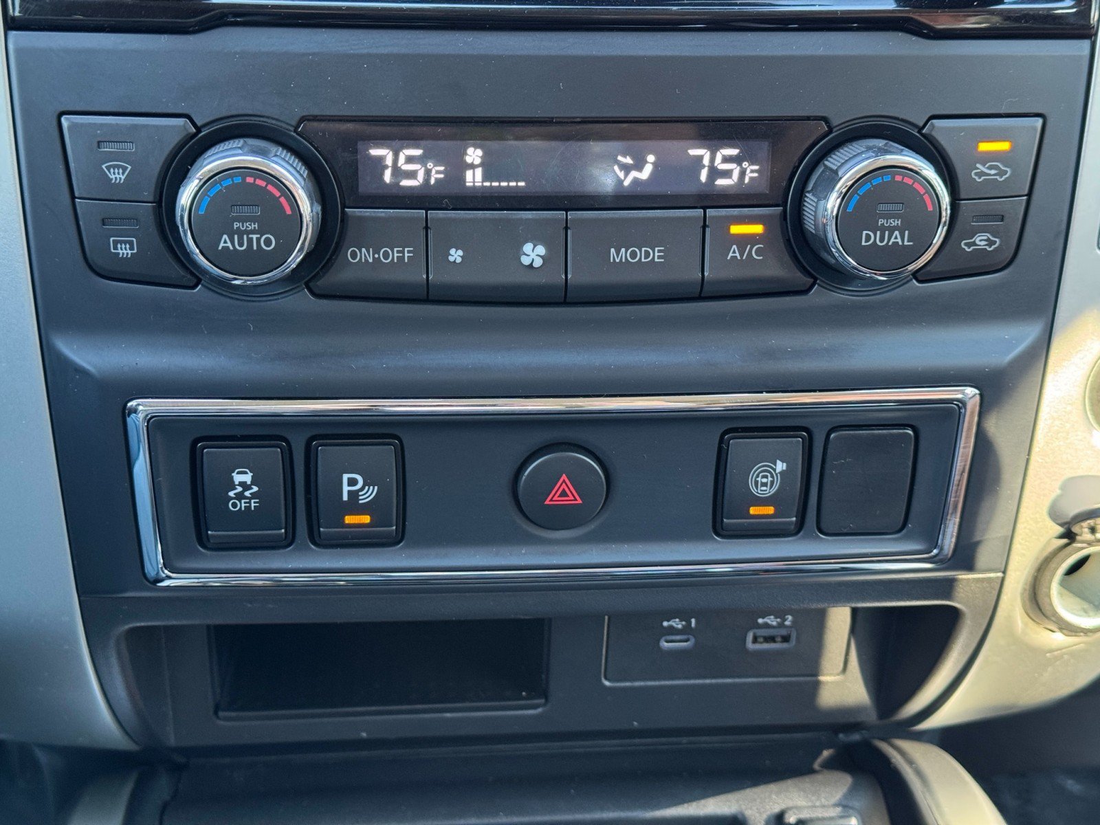 Used 2021 Nissan Titan SV w/ SV Convenience Package RWD image 23