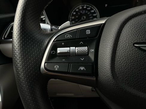 Used 2025 Genesis G70 2.5T image 35