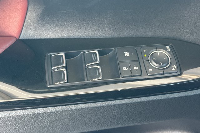 Used 2016 Lexus LX 570 4WD w/ Luxury Package image 13