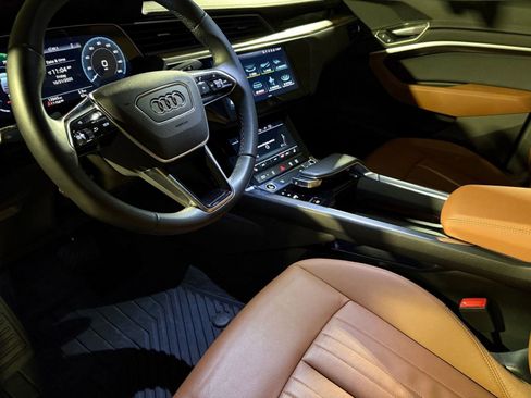 Used 2022 Audi e-tron Premium image 4