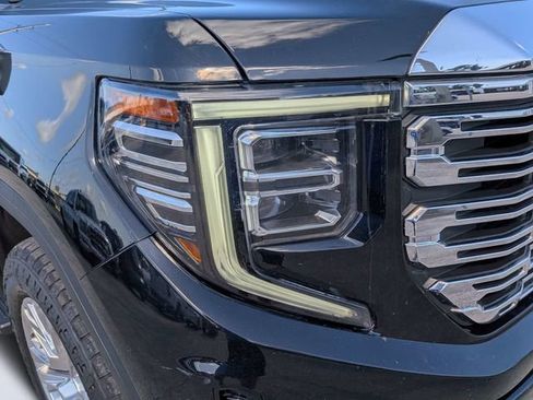 Used 2023 GMC Sierra 1500 Denali w/ Technology Package AWD/4WD image 9