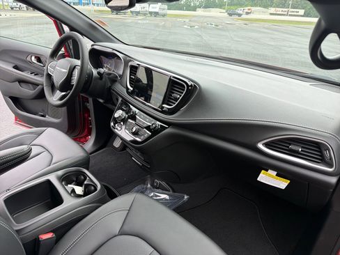 New 2026 Chrysler Pacifica Select FWD image 20