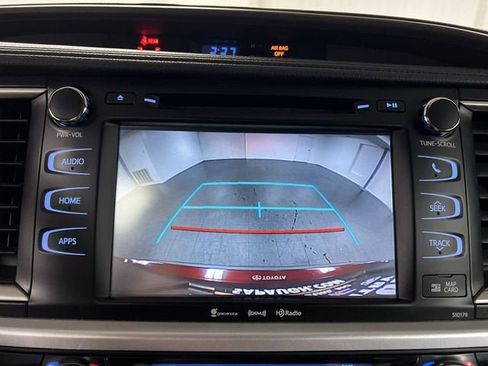 Used 2018 Toyota Highlander XLE AWD/4WD image 14