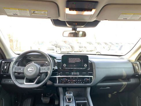 Used 2025 Nissan Pathfinder SV image 33