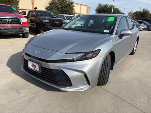 Used 2025 Toyota Camry LE image 6