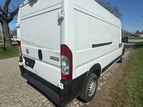 Used 2024 RAM ProMaster 2500 w/ Convenience Group FWD image 4