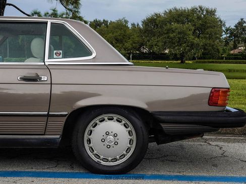 Used 1988 Mercedes-Benz 560 SL image 3