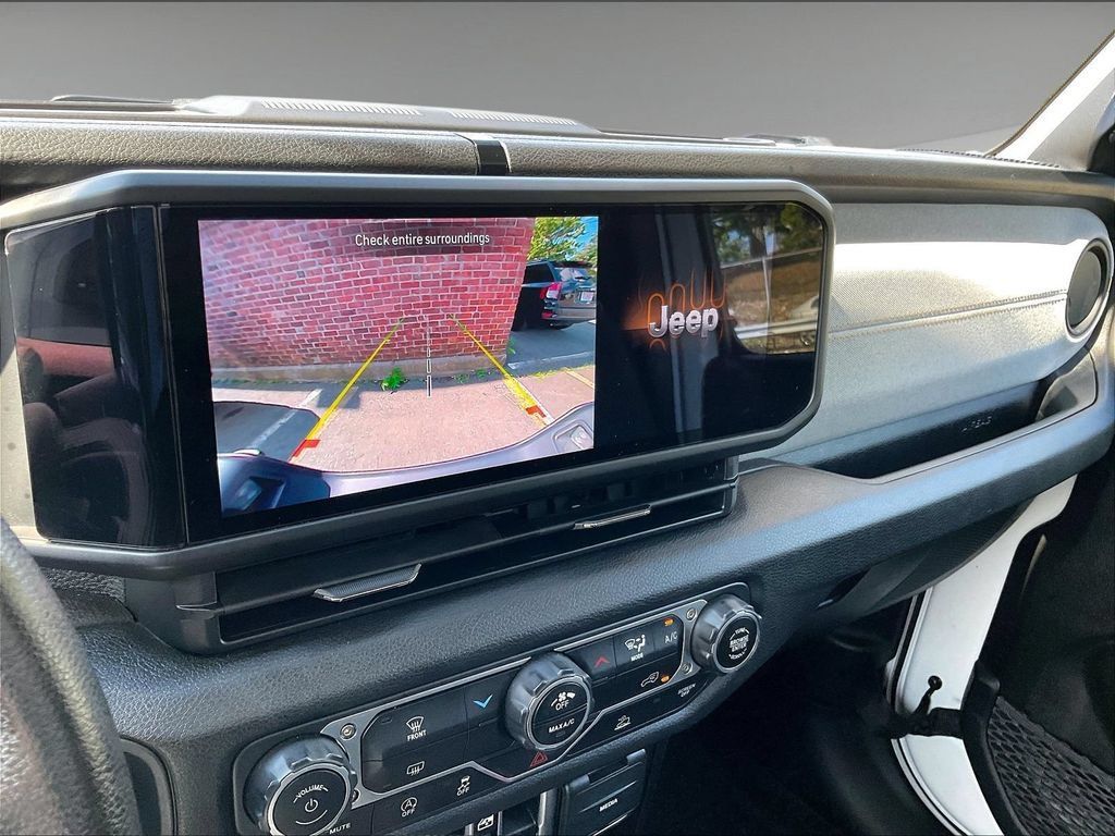 Used 2025 Jeep Gladiator Sport AWD/4WD image 19
