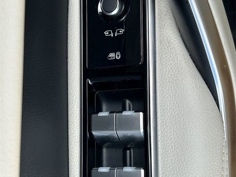 Used 2024 Jaguar F-PACE R-Dynamic S image 24