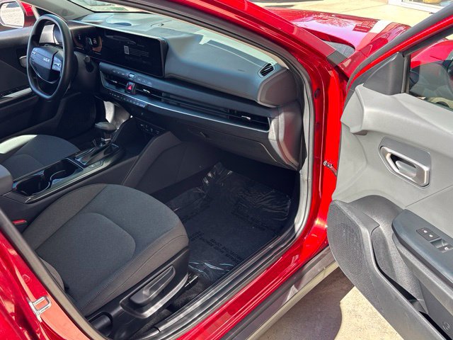 Used 2025 Kia K4 FWD image 28