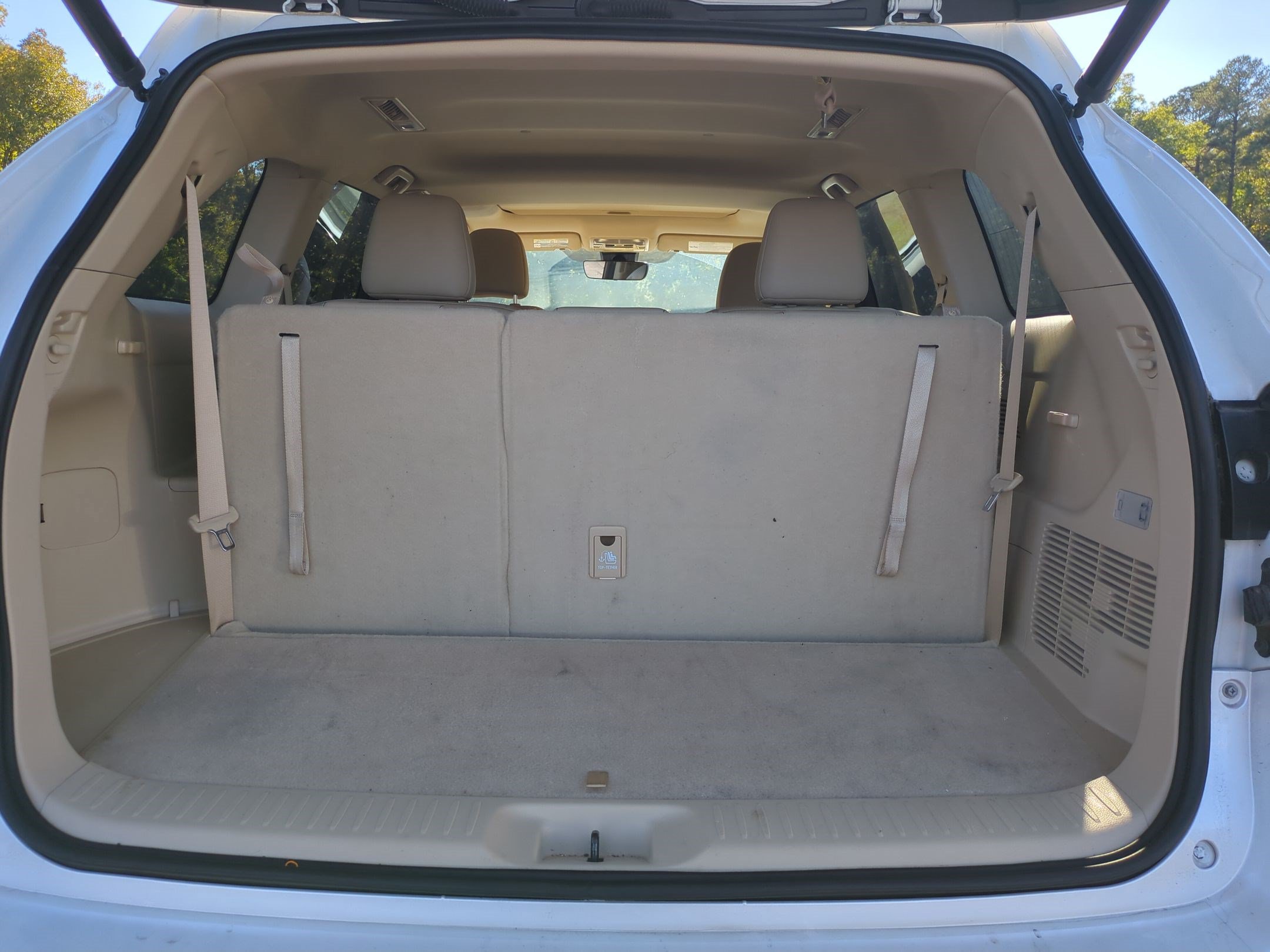 Used 2018 Toyota Highlander XLE AWD/4WD image 30