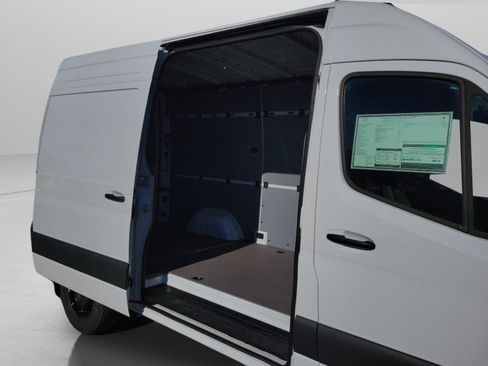 Used 2025 Mercedes-Benz Sprinter 2500 image 48