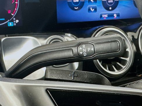 Used 2025 Mercedes-Benz GLB 250 4MATIC image 24