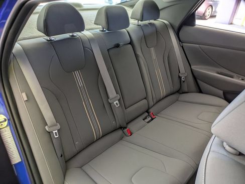 Used 2025 Hyundai Elantra SEL FWD image 50
