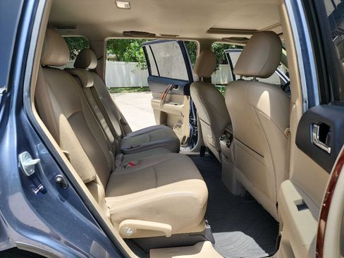 Used 2013 Toyota Highlander Limited AWD/4WD image 30