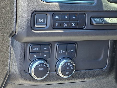 Used 2024 GMC Yukon AT4 w/ AT4 Premium Package AWD/4WD image 8