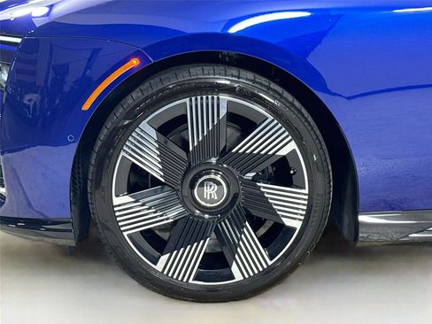 Used 2024 Rolls-Royce Spectre w/ Spectre Launch Package image 40