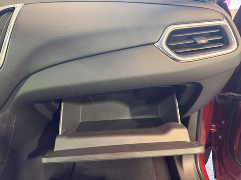 Used 2019 Chevrolet Equinox LT image 24