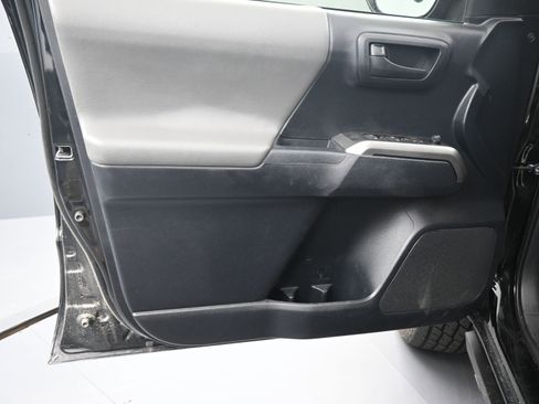 Used 2019 Toyota Tacoma SR5 image 15