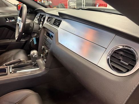 Used 2010 Ford Mustang Coupe image 36