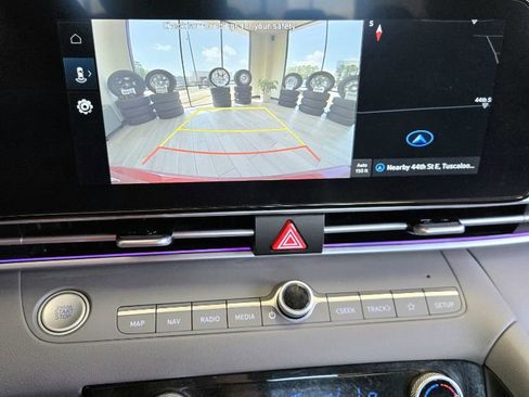 Used 2024 Hyundai Elantra SEL image 11