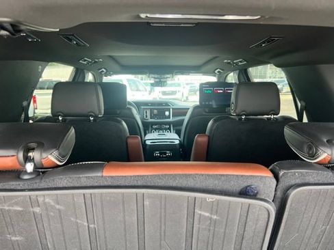 Used 2024 GMC Yukon Denali Ultimate AWD/4WD image 27