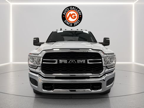 Used 2024 RAM 3500 Tradesman w/ Chrome Appearance Group AWD/4WD image 2