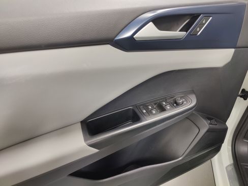 Certified 2023 Volkswagen Taos SE w/ Panoramic Sunroof Package image 26