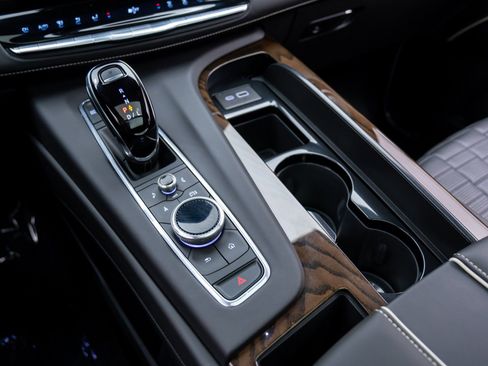 Certified 2024 Cadillac Escalade ESV Sport Platinum w/ LPO, ONYX Package image 34