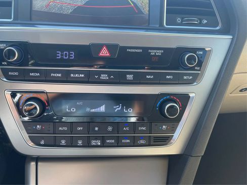 Used 2016 Hyundai Sonata Limited w/ Option Group 02 FWD image 27